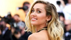 Miley Cyrus – Body Measurements – Height – Weight – Eye Color – Wiki