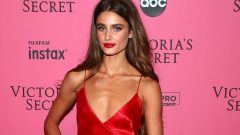 Taylor Hill – Body Measurements – Height – Weight – Eye Color