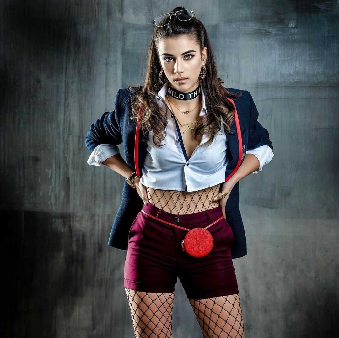 Claudia Salas - Height – Weight – Body Measurements – Eye Color