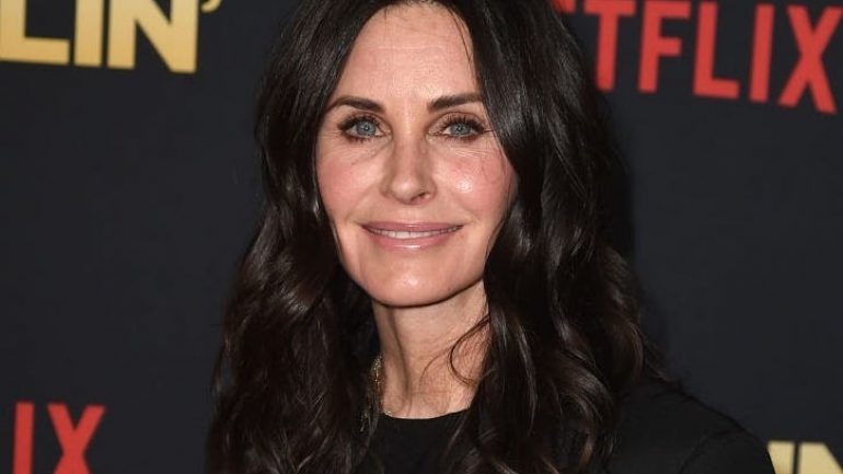 Courteney Cox - Height - Weight - Body Measurements - Eye ...