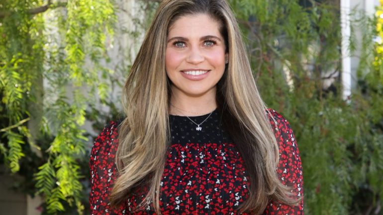 Danielle Fishel – Height – Weight – Body Measurements – Eye Color