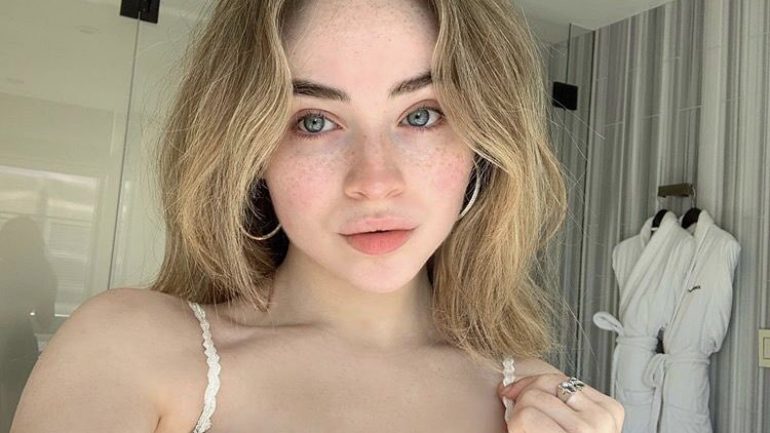 Sabrina Carpenter – Height – Weight – Body Measurements – Eye Color