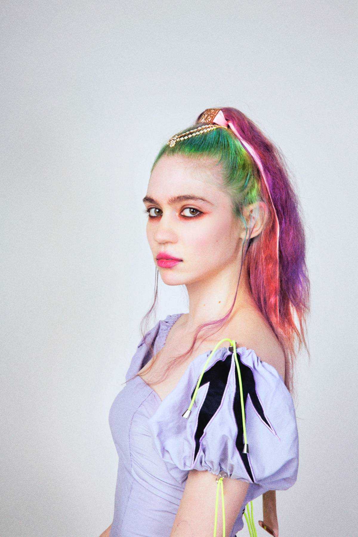 Grimes - Height – Weight – Body Measurements – Eye Color