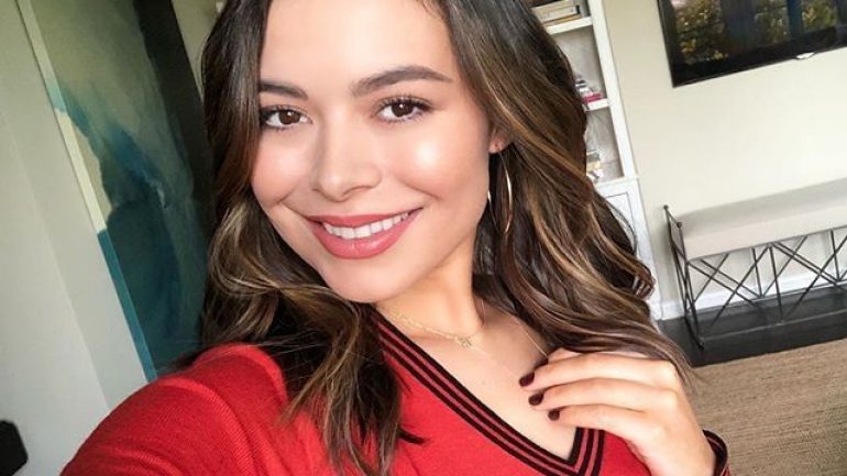 Miranda Cosgrove – Height – Weight – Body Measurements – Eye Color