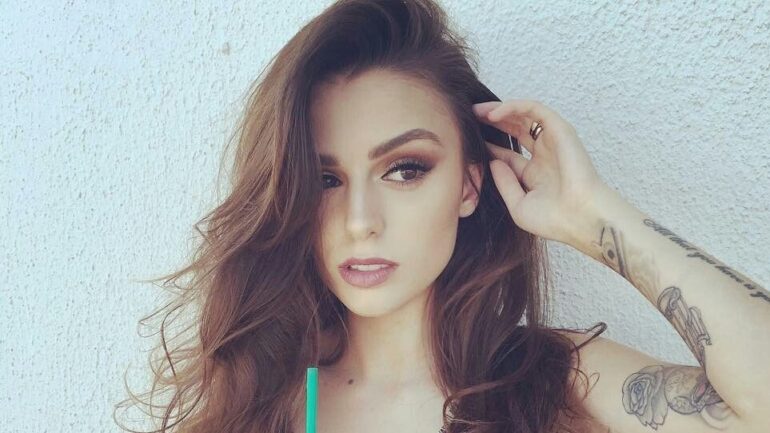 Cher Lloyd – Height – Weight – Body Measurements – Eye Color