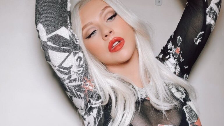 Christina Aguilera – Height – Weight – Body Measurements – Eye Color