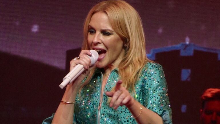 Kylie Minogue – Height – Weight – Body Measurements – Eye Color