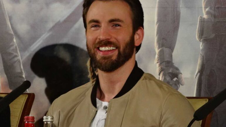Chris Evans Height – Weight – Body Measurements – Eye Color