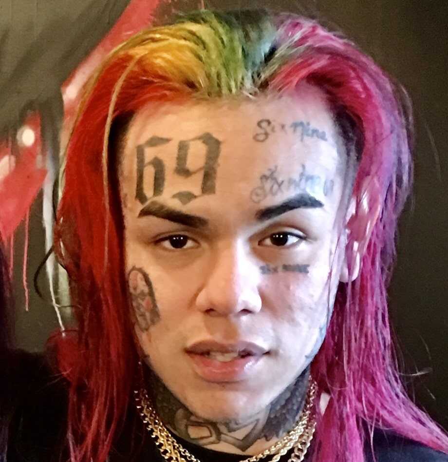 6ix9ine Height – Weight – Body Measurements – Eye Color